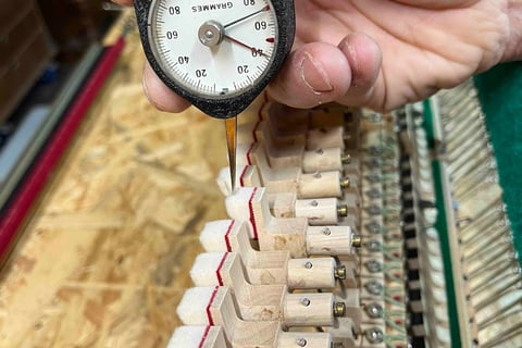 Pesage ressorts à lames d'étouffoirs piano