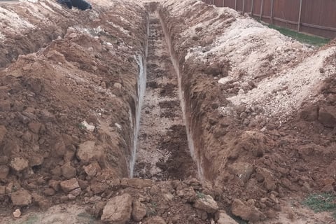 Trench excavation perfectly level by Red Dirt Ditching and Septic LLC Wolfforth, Texas. 806-782-5800