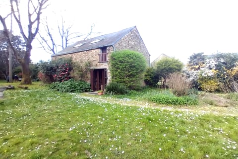 Atelier d'artiste -  art contemporain - maison vieille pierre
