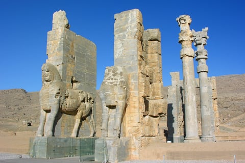 Who founded the Safavid Dynasty and when?