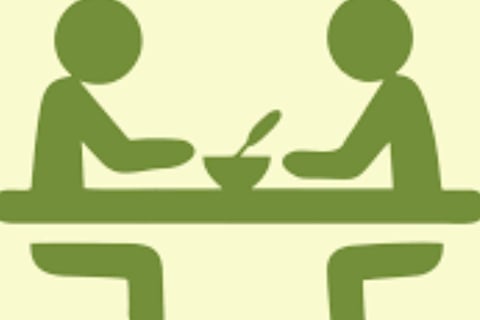 Family reciting Bismillah before eating together Eat together & do not eat separately