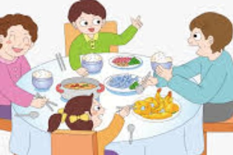 Islamic community meal following Sunnah etiquette