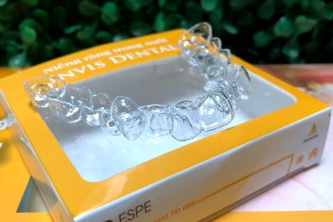 niềng răng trong suốt invisdental