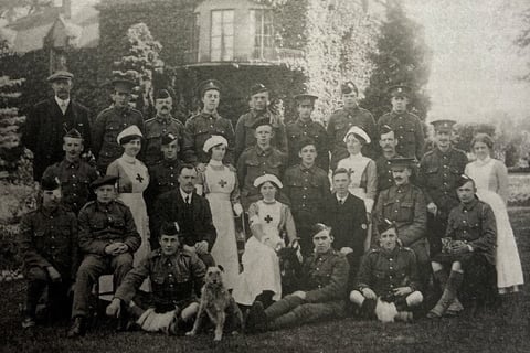 Soldiers and staff at Briar Cottage