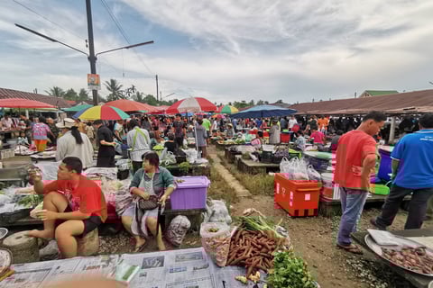 ตลาดนัด ฝนทอง (Talat Nat Fontok), Chumphon 