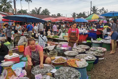 ตลาดนัด ฝนทอง (Talat Nat Fontok), Chumphon 