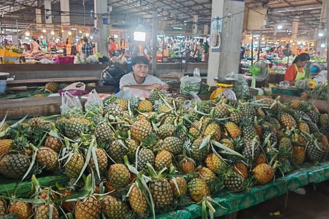 Ruam Charoen Market(ตลาดนัดร่วมเจริญ) à Packnam Chumphon