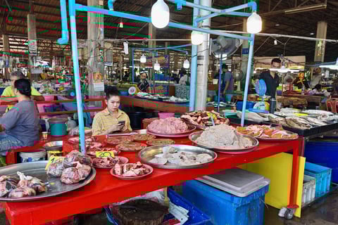 Ruam Charoen Market(ตลาดนัดร่วมเจริญ) à Packnam Chumphon
