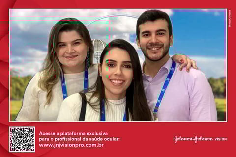 Pessoas em fundo gerado com Chroma Key em evento corporativo