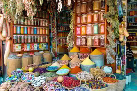 passeggiare tra i souk di marrakech