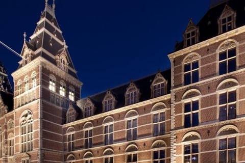 rijksmuseum - a large building with a clock tower in the middle of it