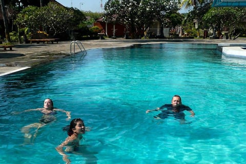 a group of people swimming in a pool having Intor dive courses