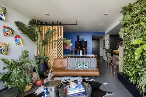 Apartamento com folhas