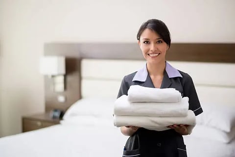 Femme de ménage dans un hotel