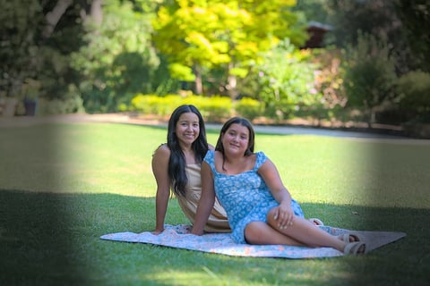mommy and me daughter child picture in park around Dallas Fort Worth, Texas