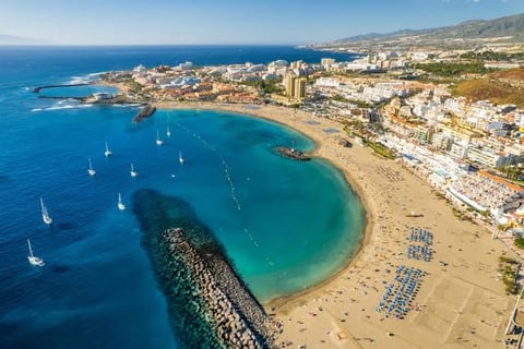 playa de los cristianos en tenerife