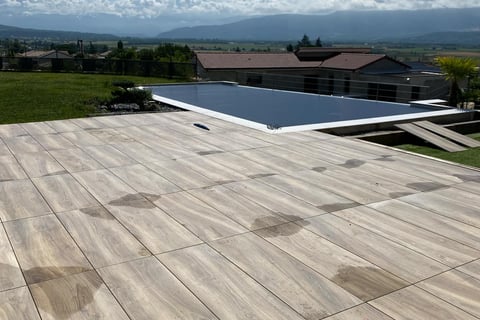 dalle sur plot jusqu'a la piscine