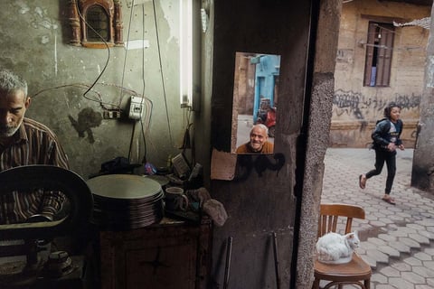 Example of complex street photograph by Jonathan Jasberg