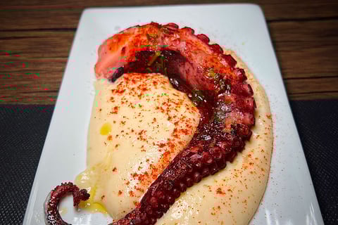 pata de pulpo a la brasa c0n parmentier