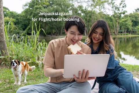 Couple booking the flights with jetpackstay.com