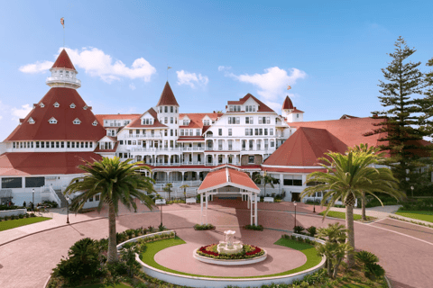 Hotel Del Coronado, a luxury pet friendly hotel that hosts dog socializing