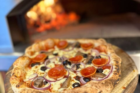 Find-Catering-food-mobile-pizza-van-nearme-book-christmas-party-corporate-event-wedding-birthday