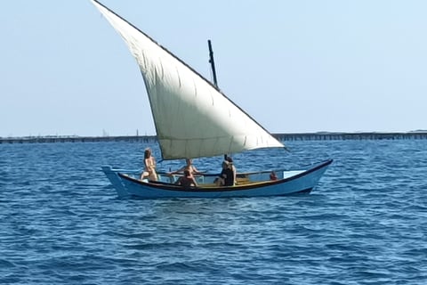 This boat sailed silently past.