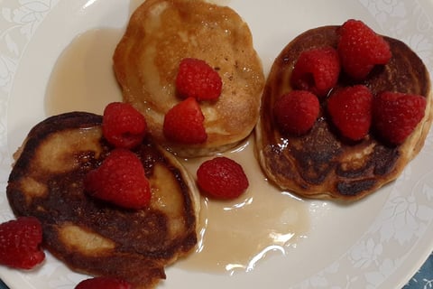 krusteaz protein pancakes, sugar free syrup, raspberries