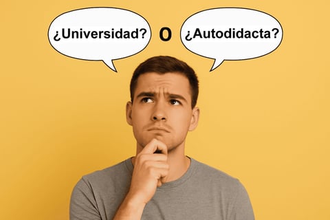 joven pensando sobre estudiar programación autodidacta o en universidad