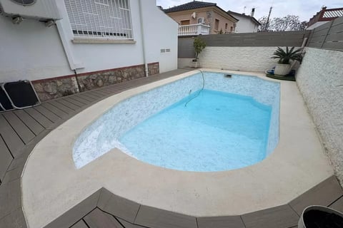 Kolam renang dengan desain minimalis dan modern garapan dayanapool