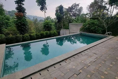 Kolam renang modern yang dibangun oleh Dayanapool