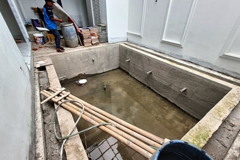 pembangunan kolam renang minimalis dengan struktur beton oleh dayanapool