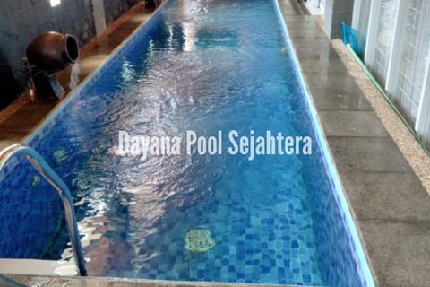 kolam renang mungil dan fungsional