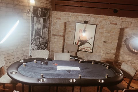 Pokerio stalo nuoma su pastytmu bare Kas Kas