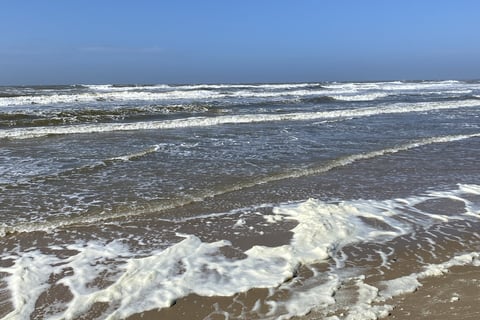 Wellen am Meer; Ute Hagmayer, Coach, Seelsorgerin und Mediatorin, Berlin-Zehlendorf