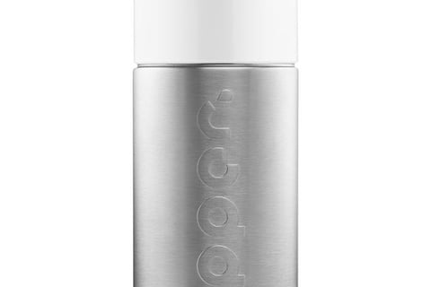 witte rechthoek met een zilver kleurige dopper drinkfles 