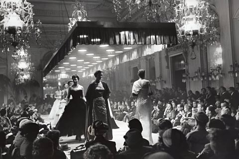 90s fashion, Milan fashion week, Fashion week, History of Fashion Week, First fashion week