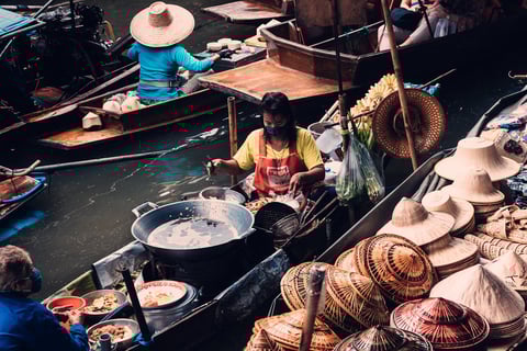 marché flottant à Bangkok