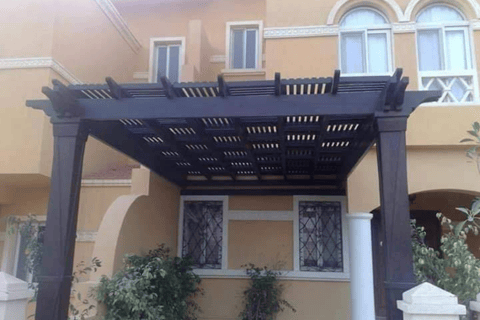 برجولات خشبيه تصنيع بمقاسات متنوعه نصنع علي حسب المساحه معالجه ضدد الرطوبه