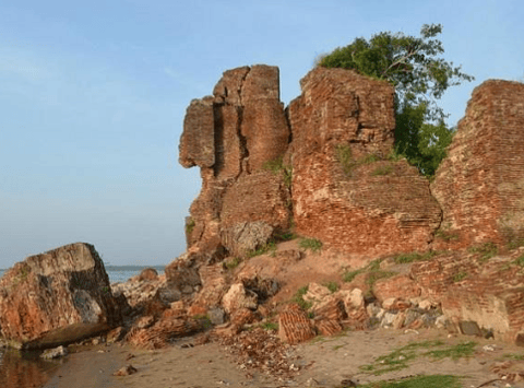 Alamparai Fort