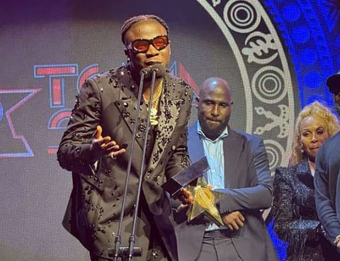 Stonebwoy on stage receiving his award.