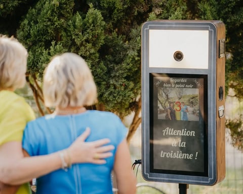 Editorial wedding photobooth rental in the South of France