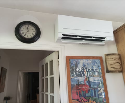 Reversible air to air heat pump.