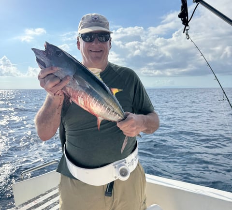 Atun aleta amarilla capturado en tour pesca deportiva con Coral Expeditions Costa Rica