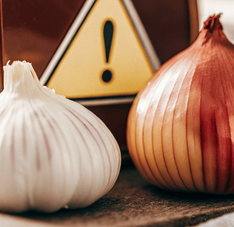 Garlic and onions are harmful to cats.