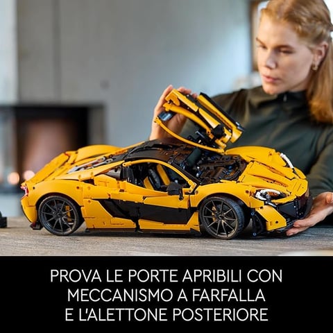 Modello LEGO McLaren P1 che riproduce fedelmente l'iconica supercar