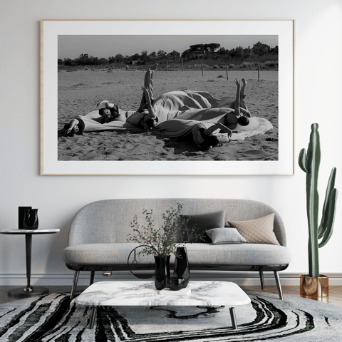 Fotografía de muejres bailando en la playa colección serie fotograficas Eva Mas