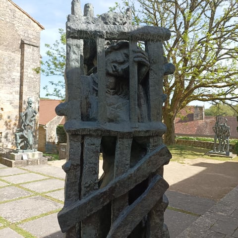 Le Prisonnier by Ossip Zadkine