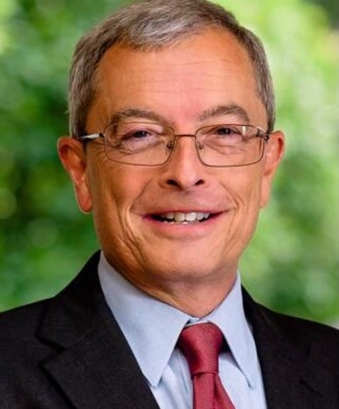 Mediator experienced in resolving disputes is available to help find the path to resolution