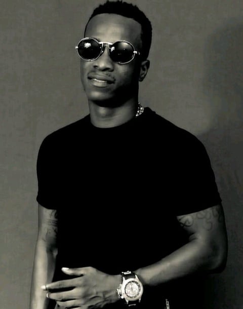 K.K Fosu posed in a black tee shirt.